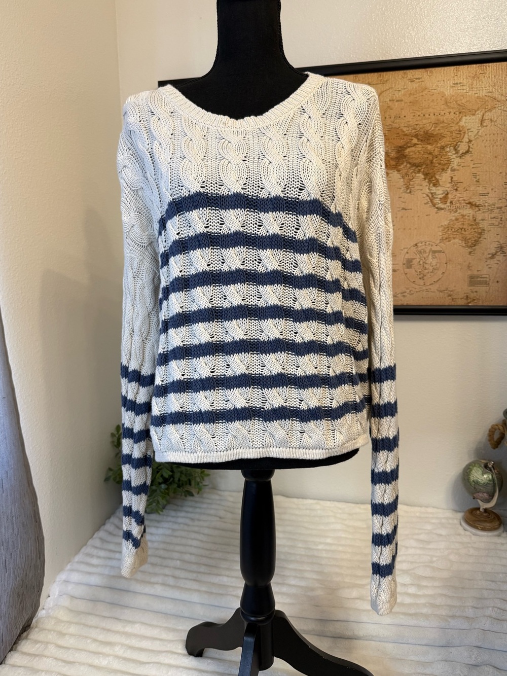 American Eagle knit sweater size large